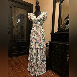 Stunning tiered V neck Dress